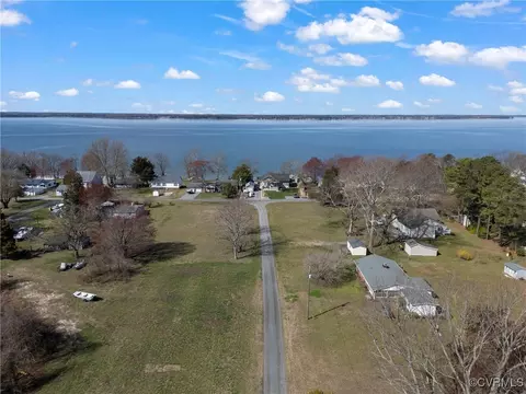 36 Second St, Lancaster, VA 22503