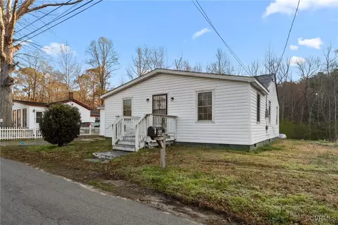 213 Pine St, Wakefield, VA 23888
