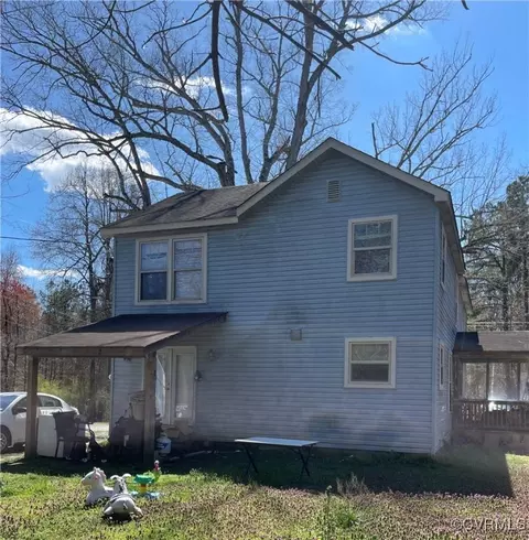 519 E Irvin St, Blackstone, VA 23824