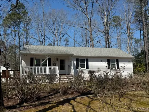 5801 Collins Run Pkwy, Providence Forge, VA 23140