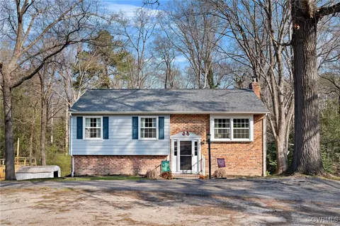6261 Madonna Rd, Mechanicsville, VA 23111