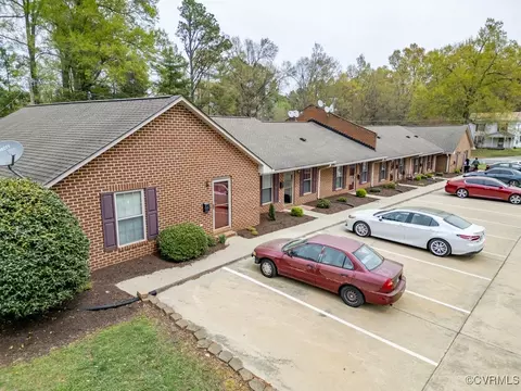 712 Oak St, Blackstone, VA 23824
