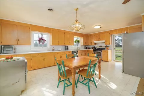 Kitchen - 3365 Foundry Creek Rd, Alberta, VA 23821 photo 4 of 4