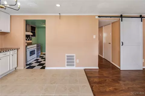 Entry Way - 7924 Clovertree Ct, Richmond, VA 23235 photo 3 of 6