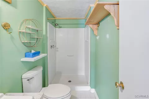 Bath - 7924 Clovertree Ct, Richmond, VA 23235 photo 3 of 4