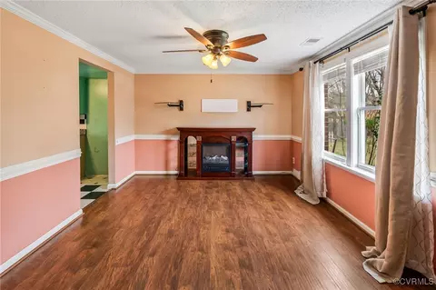 Living - 7924 Clovertree Ct, Richmond, VA 23235 photo 2 of 3