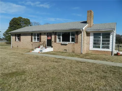 16 Solitude Dr, Reedville, VA 22539