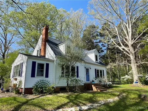 7741 Namozine Rd, Amelia Court House, VA 23002