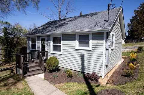 121 S Bridge St, Farmville, VA 23901