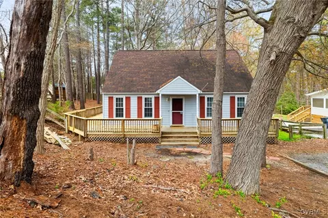11112 Timonium Dr, Chester, VA 23831