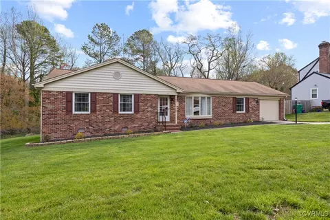 113 Seaton Dr, Colonial Heights, VA 23834