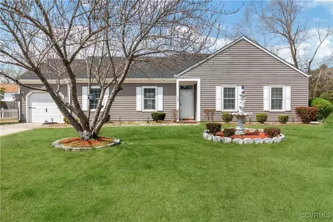 300 Creekwood Dr, Chesapeake, VA 23323