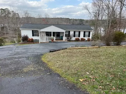 432 Fox Den Dr, Bracey, VA 23919