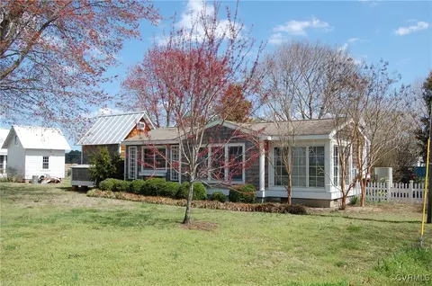 19 Riverside Dr, Lancaster, VA 22503