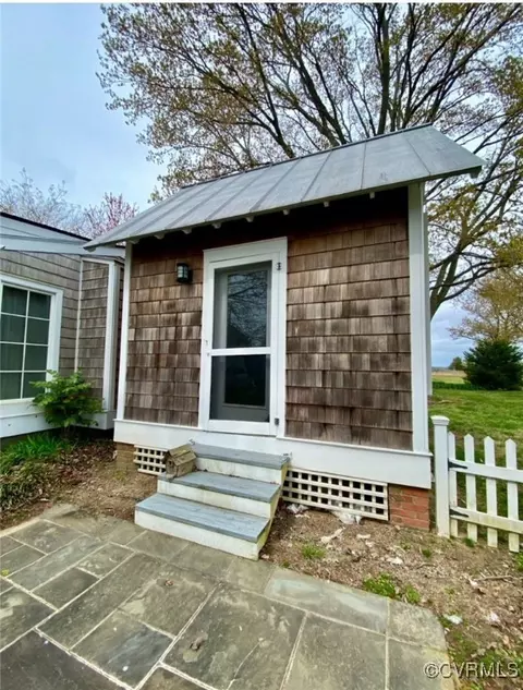 Exterior - 19 Riverside Dr, Lancaster, VA 22503 photo 3 of 5