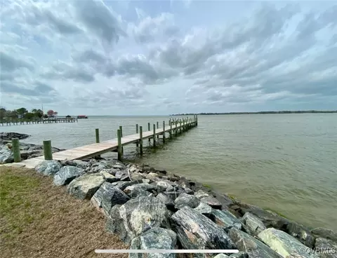 View/Area - 19 Riverside Dr, Lancaster, VA 22503 photo 1 of 5