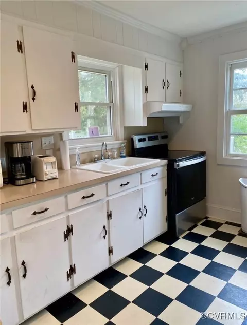 Kitchen - 19 Riverside Dr, Lancaster, VA 22503 photo 1 of 1