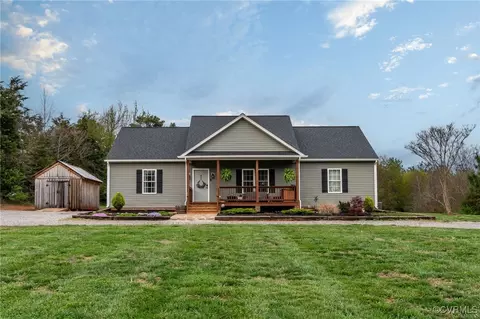 1517 Walnut Hill Rd, Blackstone, VA 23824