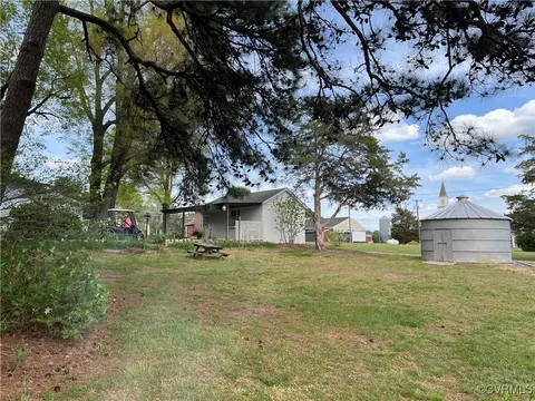 Exterior - 20117 Cox Rd, Sutherland, VA 23885 photo 3 of 11