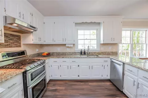 Kitchen - 12700 Knightcross Rd, Midlothian, VA 23113 photo 5 of 5
