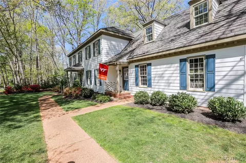 Exterior - 12700 Knightcross Rd, Midlothian, VA 23113 photo 2 of 12