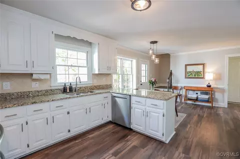 Kitchen - 12700 Knightcross Rd, Midlothian, VA 23113 photo 2 of 5