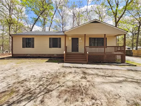 19411 Foxbrook Dr, South Chesterfield, VA 23834