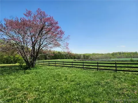 5082 Kathy Ln, Gloucester, VA 23061 photo 3