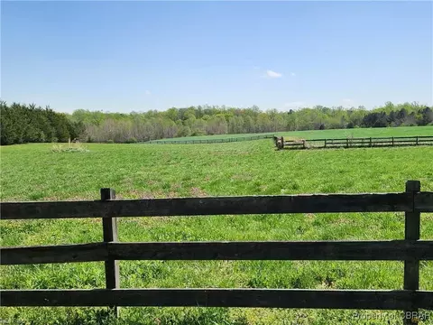 5082 Kathy Ln, Gloucester, VA 23061 photo 19