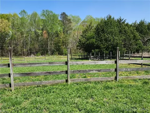 5082 Kathy Ln, Gloucester, VA 23061 photo 18