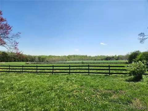 5082 Kathy Ln, Gloucester, VA 23061 photo 6