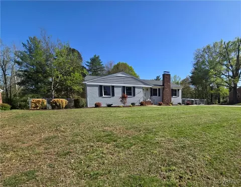 1305 Lee Dr, Farmville, VA 23901