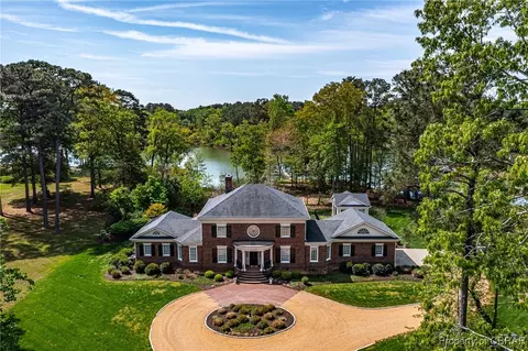 106 Windy Ln, Kilmarnock, VA 22482