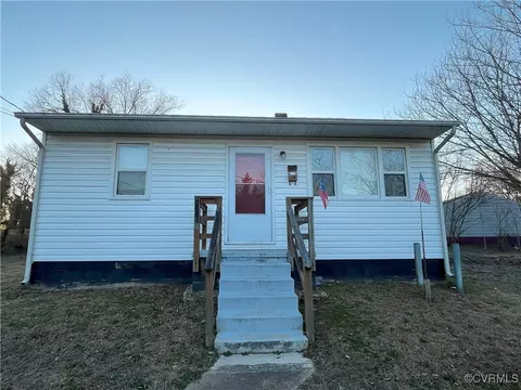 1014 Jefferson Ln, Petersburg, VA 23803