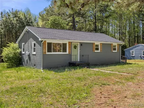 981 E Courthouse Rd, Blackstone, VA 23824 photo 1