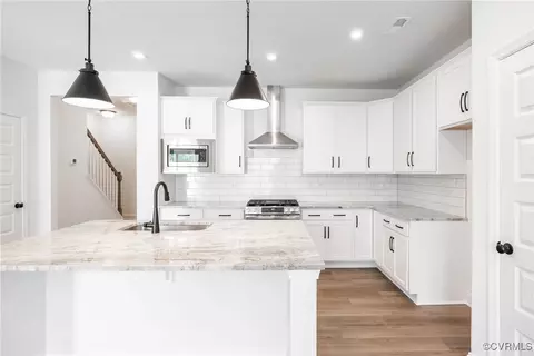 18719 Palisades Rdg, Moseley, VA 23120