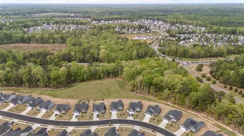 View/Area - 8106 W Danube Loop, New Kent, VA 23124 photo 5 of 9