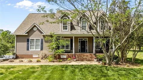 11811 Hogans Aly, Chester, VA 23836