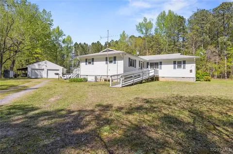 6809 Woodhaven Ln, Disputanta, VA 23842