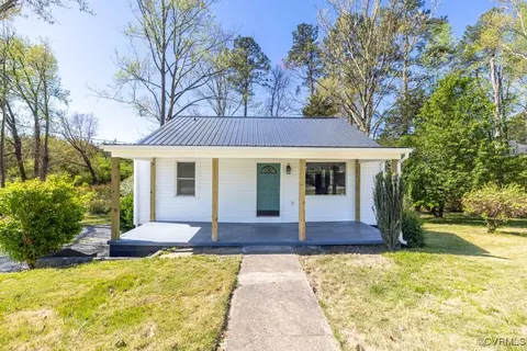 610 Dinwiddie Ave, Blackstone, VA 23824