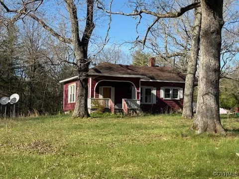 922 Plank Rd, Farmville, VA 23901