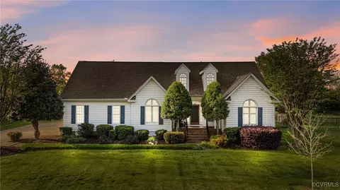11809 Hogans Aly, Chester, VA 23836