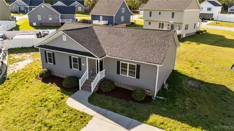916 Yellowstone Dr, Hopewell, VA 23860
