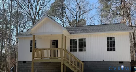 26428 Dejarnette Ln, Ruther Glen, VA 22546