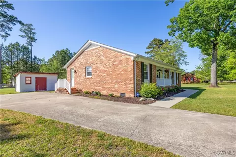 204 Pine St, Jarratt, VA 23867 photo 4