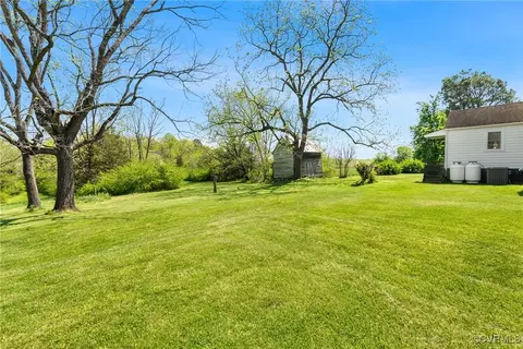 Exterior - 300 Poorhouse Rd, Rice, VA 23966 photo 13 of 18