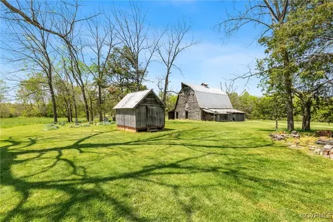 Exterior - 300 Poorhouse Rd, Rice, VA 23966 photo 5 of 18
