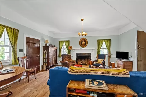 Living - 300 Poorhouse Rd, Rice, VA 23966 photo 2 of 3