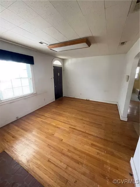 Living - 262 E Williamsburg Rd, Sandston, VA 23150 photo 1 of 4