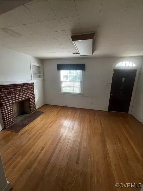 Living - 262 E Williamsburg Rd, Sandston, VA 23150 photo 2 of 4